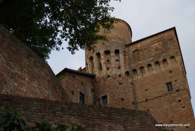 Il castello di Roddi, Piemonte, Italia
