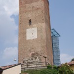 średniowieczna wieża w Barbaresco, Piemont, Włochy