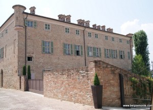 Castello di Barbaresco (zamek w Barbaresco), Piemont, Włochy
