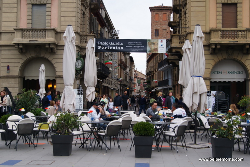 Piazza Savona, Alba, Piemont, Włochy